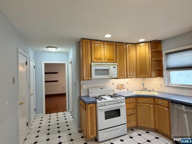 409 Cleveland Avenue 1F+BASEMENT, Harrison, NJ 07029