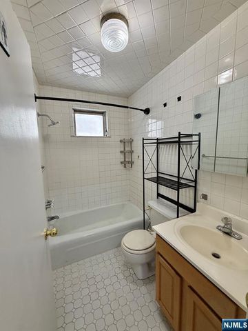 409 Cleveland Avenue 1F+BASEMENT, Harrison, NJ 07029