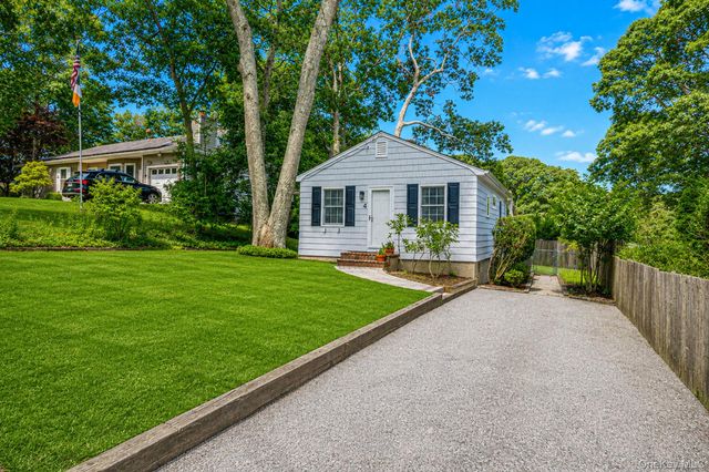 4 Vine Street, Hampton Bays, NY 11946