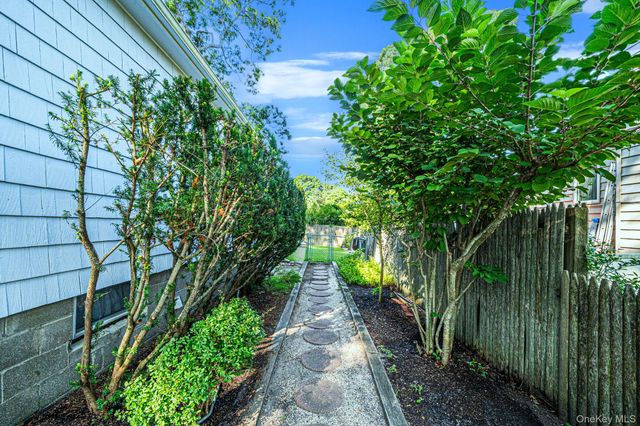 4 Vine Street, Hampton Bays, NY 11946