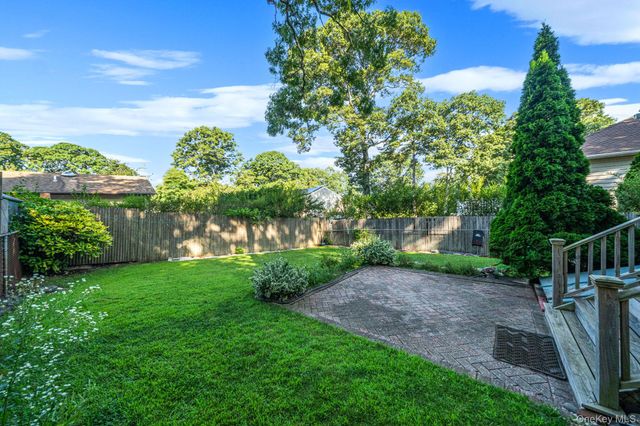 4 Vine Street, Hampton Bays, NY 11946