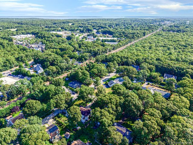 4 Vine Street, Hampton Bays, NY 11946
