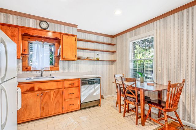 4 Vine Street, Hampton Bays, NY 11946