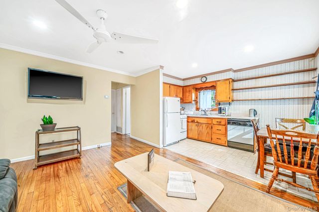 4 Vine Street, Hampton Bays, NY 11946