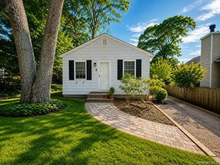 4 Vine Street, Hampton Bays, NY 11946