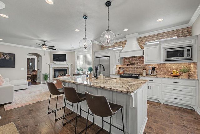 550 N Salem Road, Fayetteville, AR 72704
