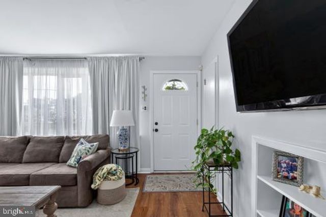 3801 CHALFONT DR, Philadelphia, PA 19154