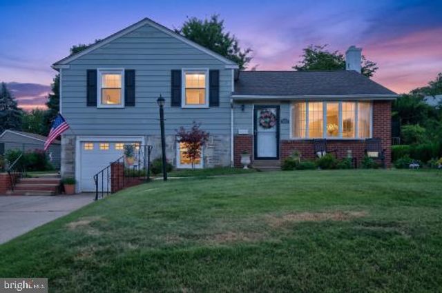 3801 CHALFONT DR, Philadelphia, PA 19154