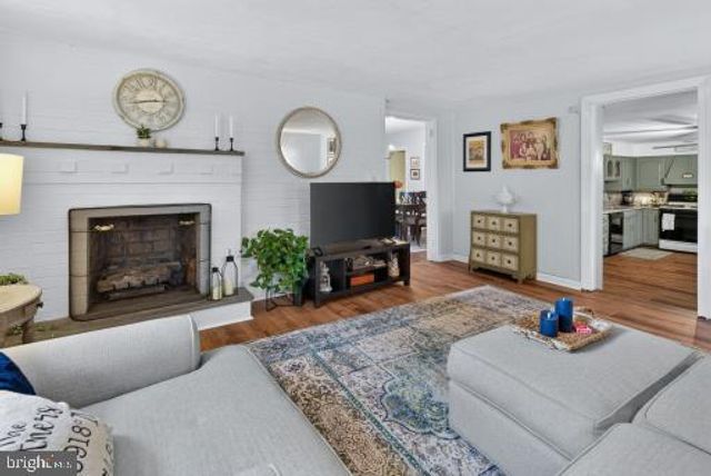 3801 CHALFONT DR, Philadelphia, PA 19154