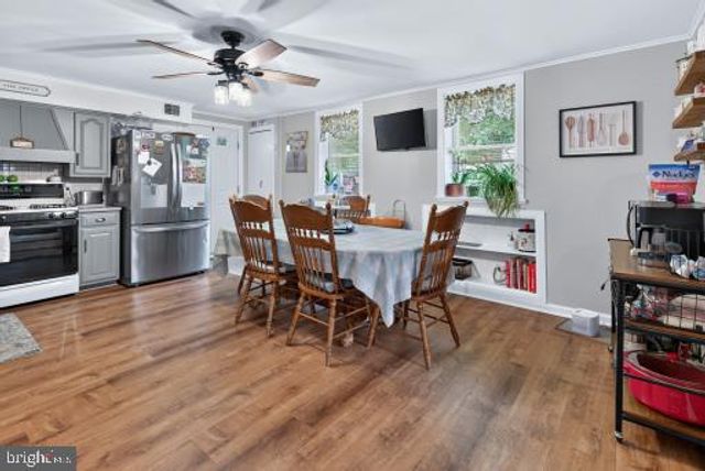 3801 CHALFONT DR, Philadelphia, PA 19154