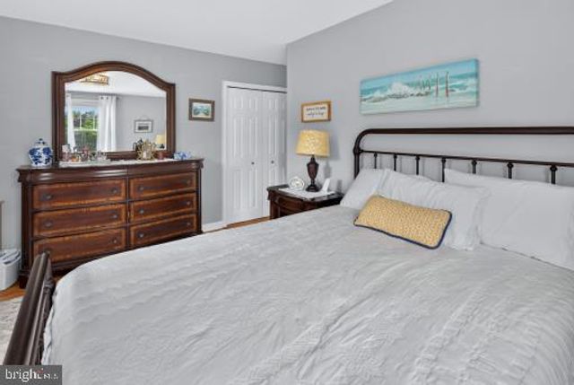 3801 CHALFONT DR, Philadelphia, PA 19154