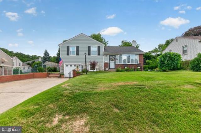 3801 CHALFONT DR, Philadelphia, PA 19154