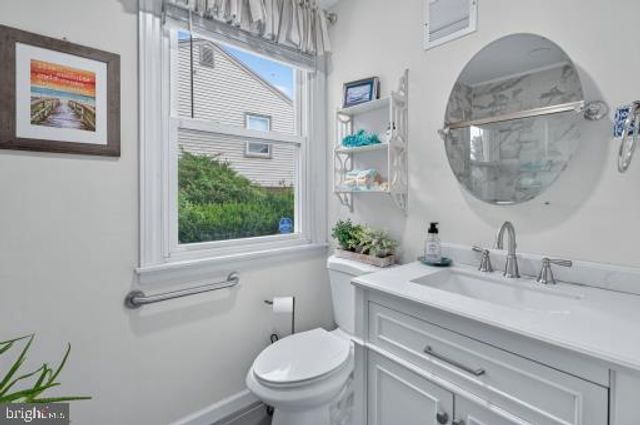 3801 CHALFONT DR, Philadelphia, PA 19154