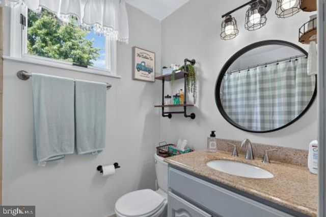 3801 CHALFONT DR, Philadelphia, PA 19154