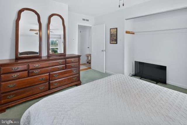 3801 CHALFONT DR, Philadelphia, PA 19154