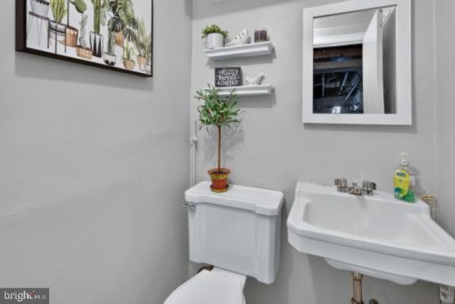 3801 CHALFONT DR, Philadelphia, PA 19154