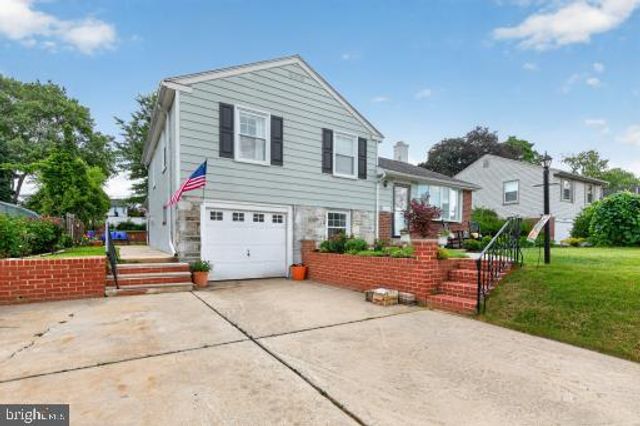 3801 CHALFONT DR, Philadelphia, PA 19154