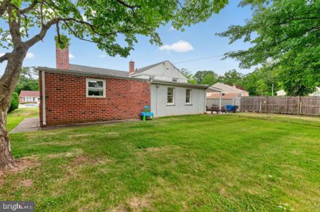 3801 CHALFONT DR, Philadelphia, PA 19154