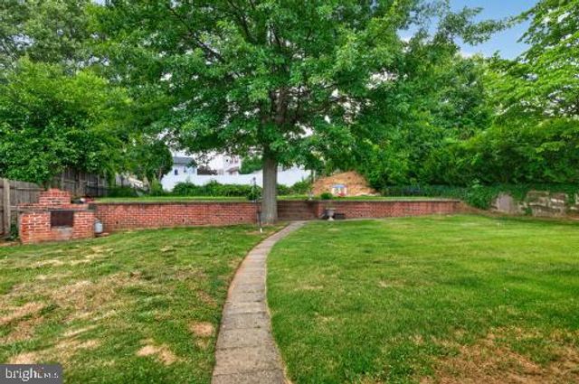 3801 CHALFONT DR, Philadelphia, PA 19154