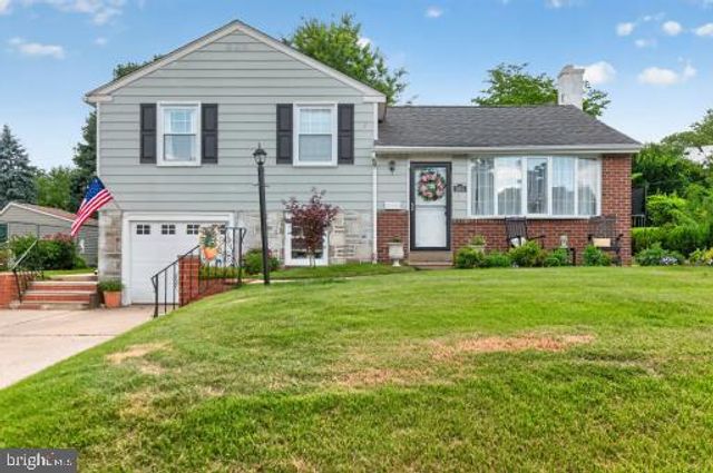 3801 CHALFONT DR, Philadelphia, PA 19154