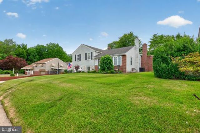 3801 CHALFONT DR, Philadelphia, PA 19154