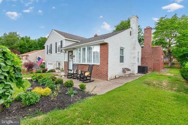 3801 CHALFONT DR, Philadelphia, PA 19154