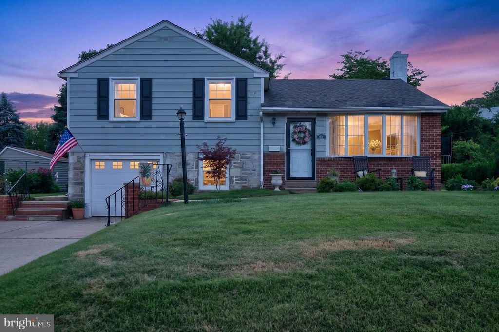 3801 CHALFONT DR, Philadelphia, PA 19154