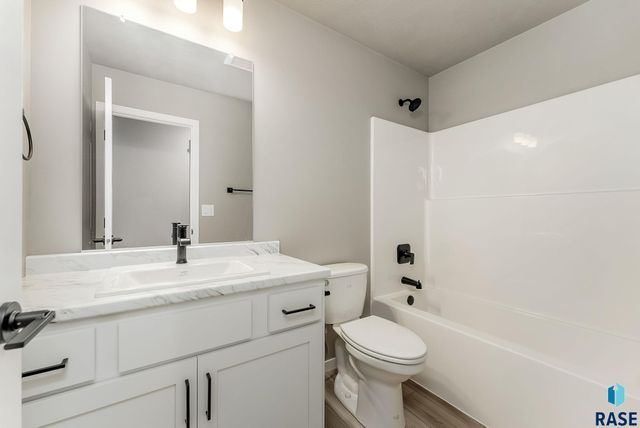 1808 N Concord Dr Drive, Sioux Falls, SD 57110