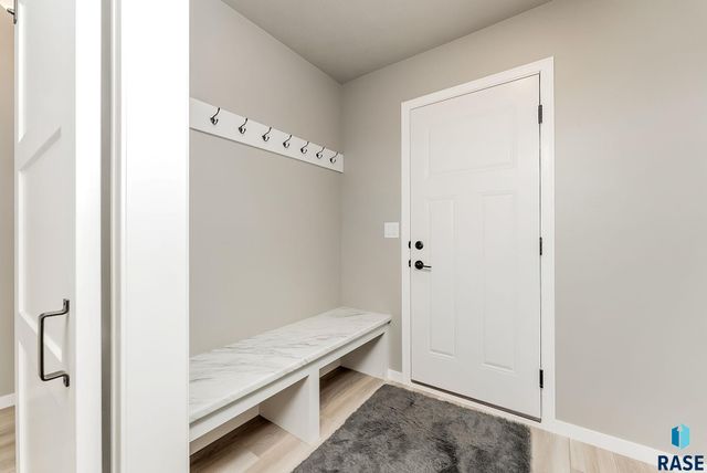 1808 N Concord Dr Drive, Sioux Falls, SD 57110