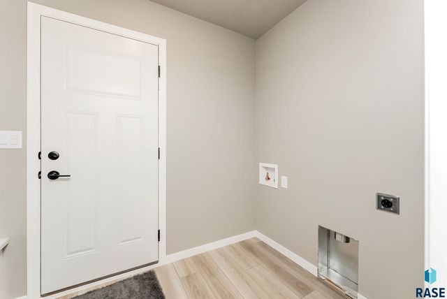 1808 N Concord Dr Drive, Sioux Falls, SD 57110