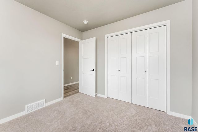 1808 N Concord Dr Drive, Sioux Falls, SD 57110