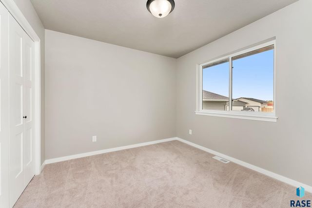 1808 N Concord Dr Drive, Sioux Falls, SD 57110