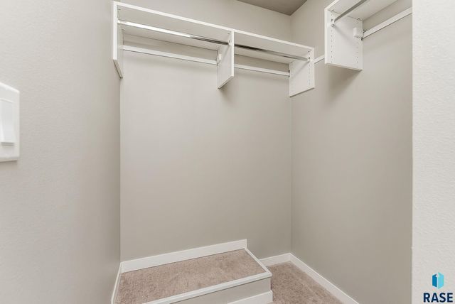 1808 N Concord Dr Drive, Sioux Falls, SD 57110