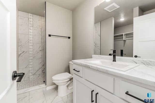 1808 N Concord Dr Drive, Sioux Falls, SD 57110