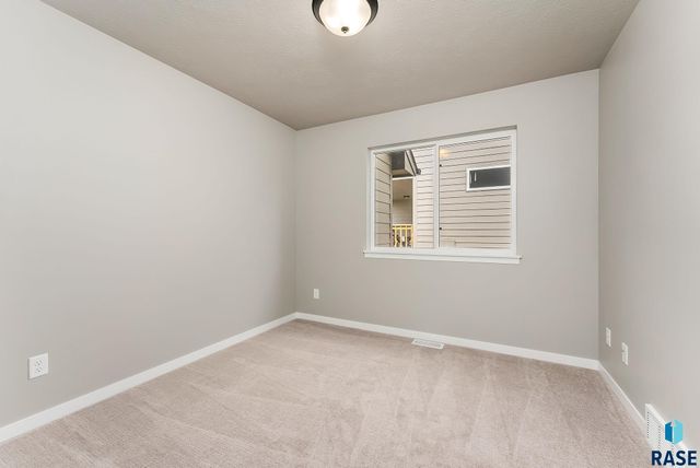 1808 N Concord Dr Drive, Sioux Falls, SD 57110