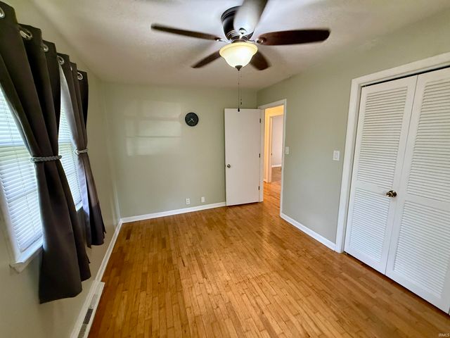 1212 N Wildwood Lane, Muncie, IN 47304