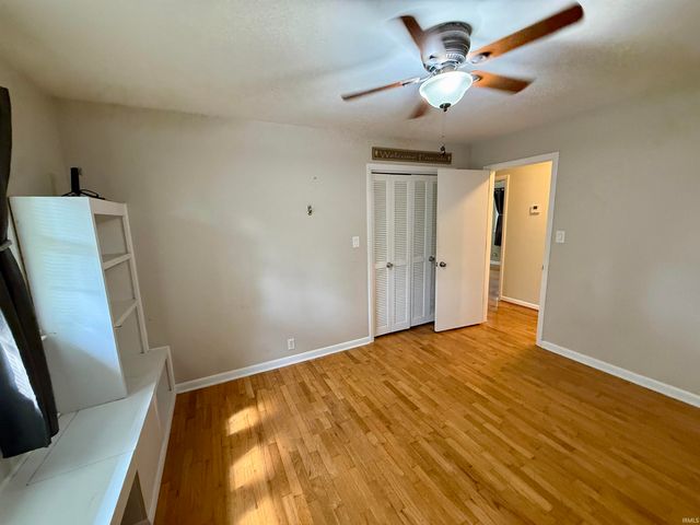 1212 N Wildwood Lane, Muncie, IN 47304