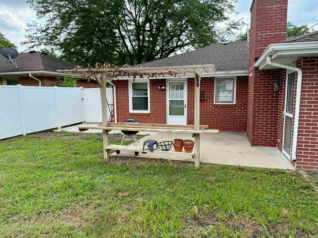 1212 N Wildwood Lane, Muncie, IN 47304