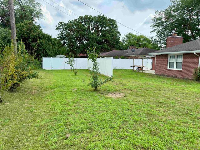 1212 N Wildwood Lane, Muncie, IN 47304