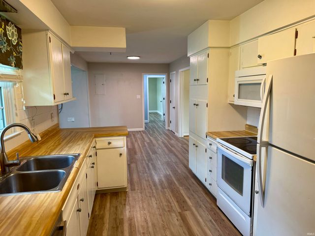 1212 N Wildwood Lane, Muncie, IN 47304