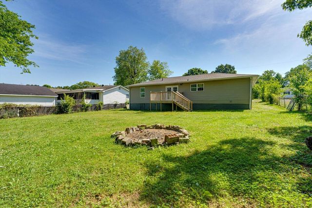 1313 Raydine Lane, Rossville, GA 30741