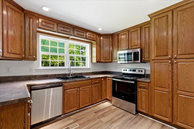 1313 Raydine Lane, Rossville, GA 30741