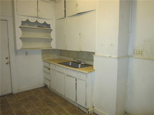 815 Elmwood Avenue, Kansas City, MO 64124