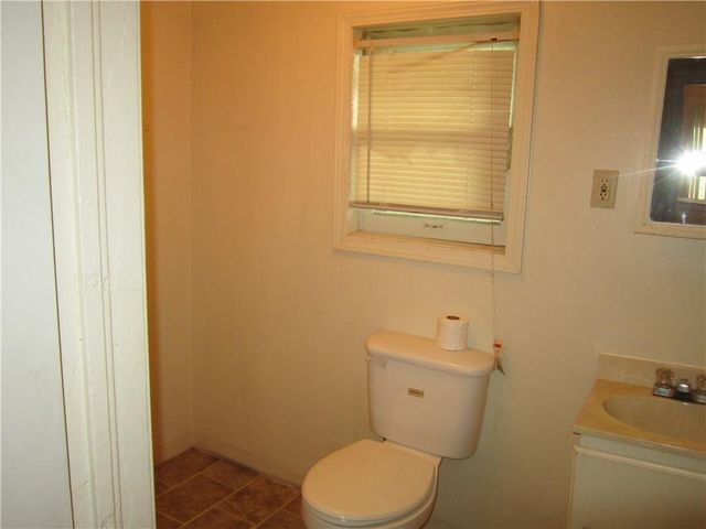 815 Elmwood Avenue, Kansas City, MO 64124