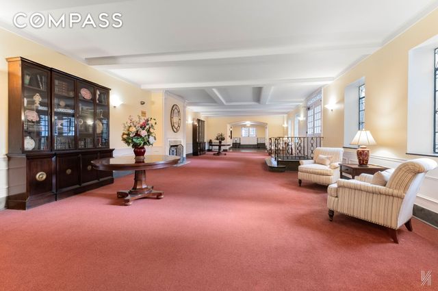 2540 31st Ave Apt 6F, New York City, NY 11106