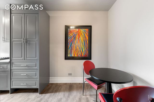 2540 31st Ave Apt 6F, New York City, NY 11106