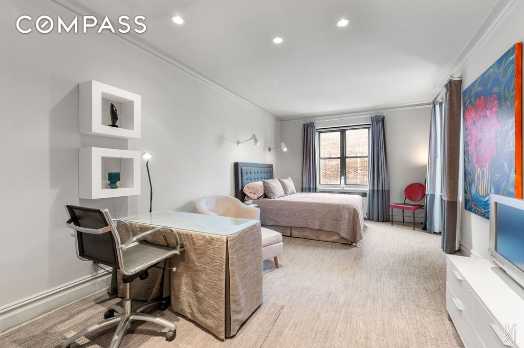 2540 31st Ave Apt 6F, New York City, NY 11106