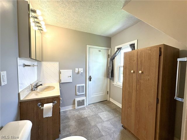 2713 Brookview Boulevard, Parma, OH 44134