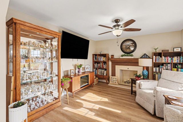 8182 N Dilcrest Circle, Florence, KY 41042