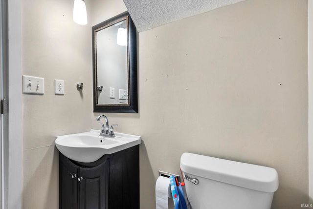 3806 Willshire Estates Drive, Fort Wayne, IN 46815